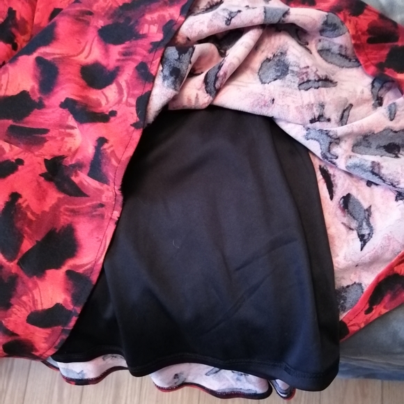 Red and black fit and flare dress - Picture 9 of 10